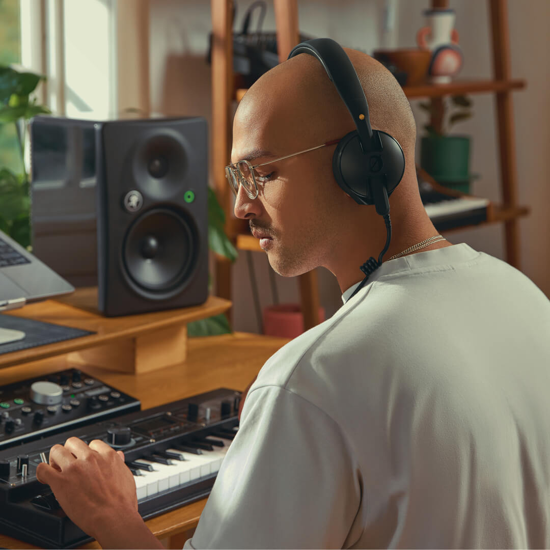 Rode NTH-50 studio headphones on a DJ setup — review